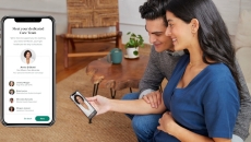 A pregnant women and her partner talking to a Maven provider.