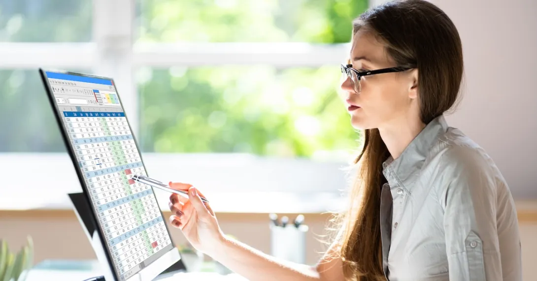 Person sitting at a computer 